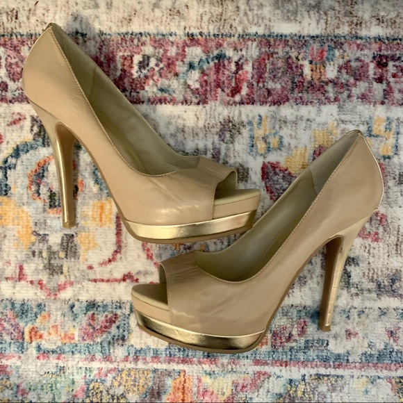 Pale blush with gold heels - Picture 2 of 4